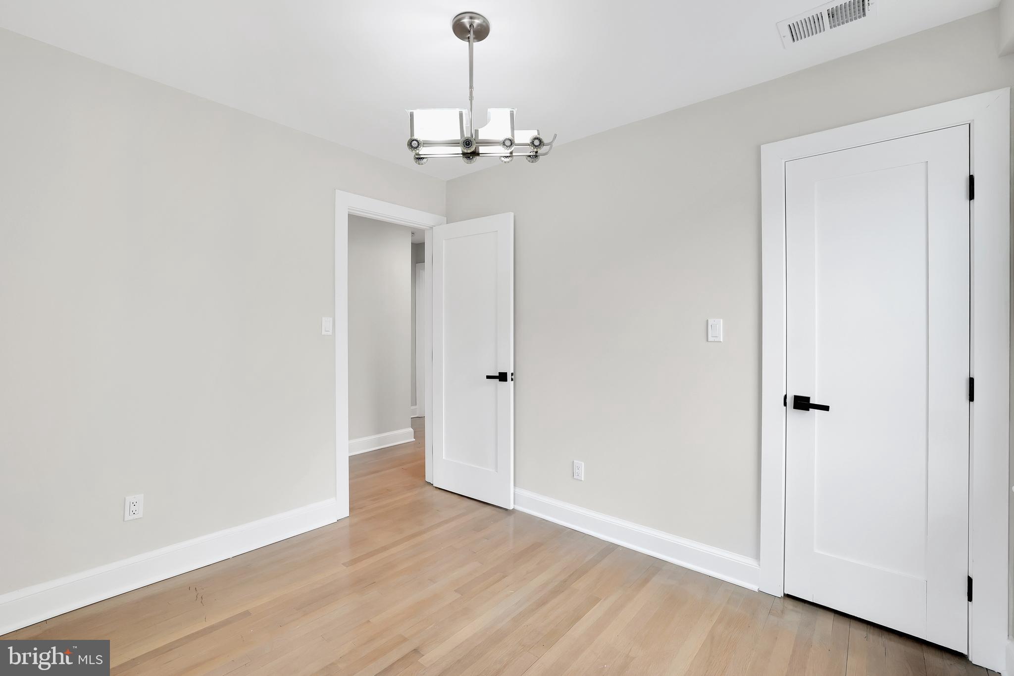 CRESTWOOD - Residential Lease