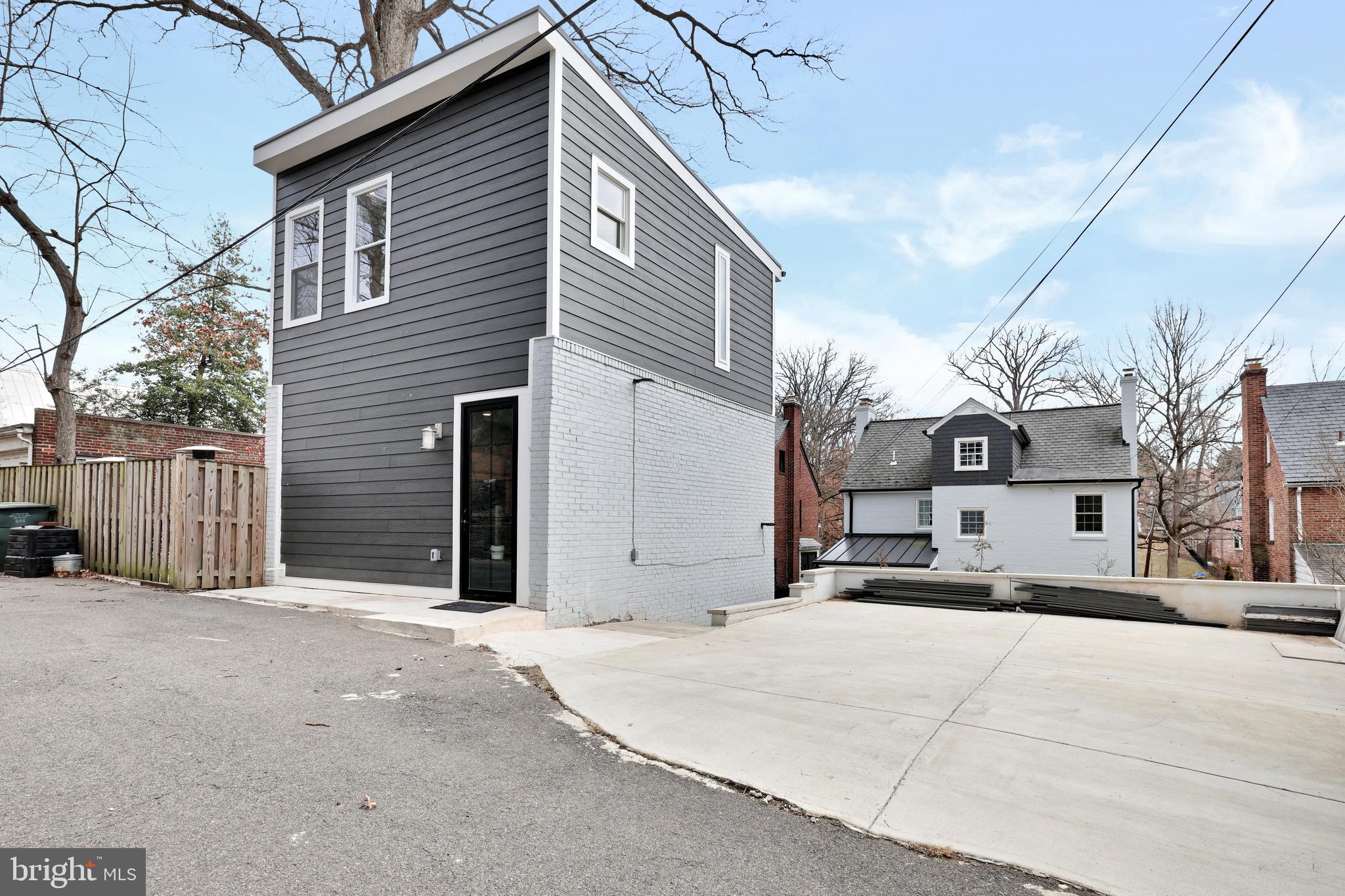 CRESTWOOD - Residential Lease