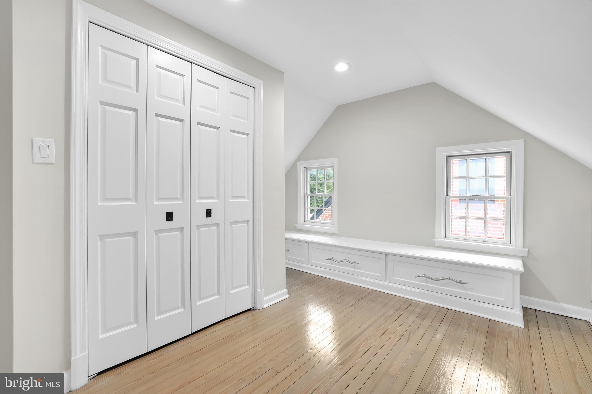 CRESTWOOD - Residential Lease