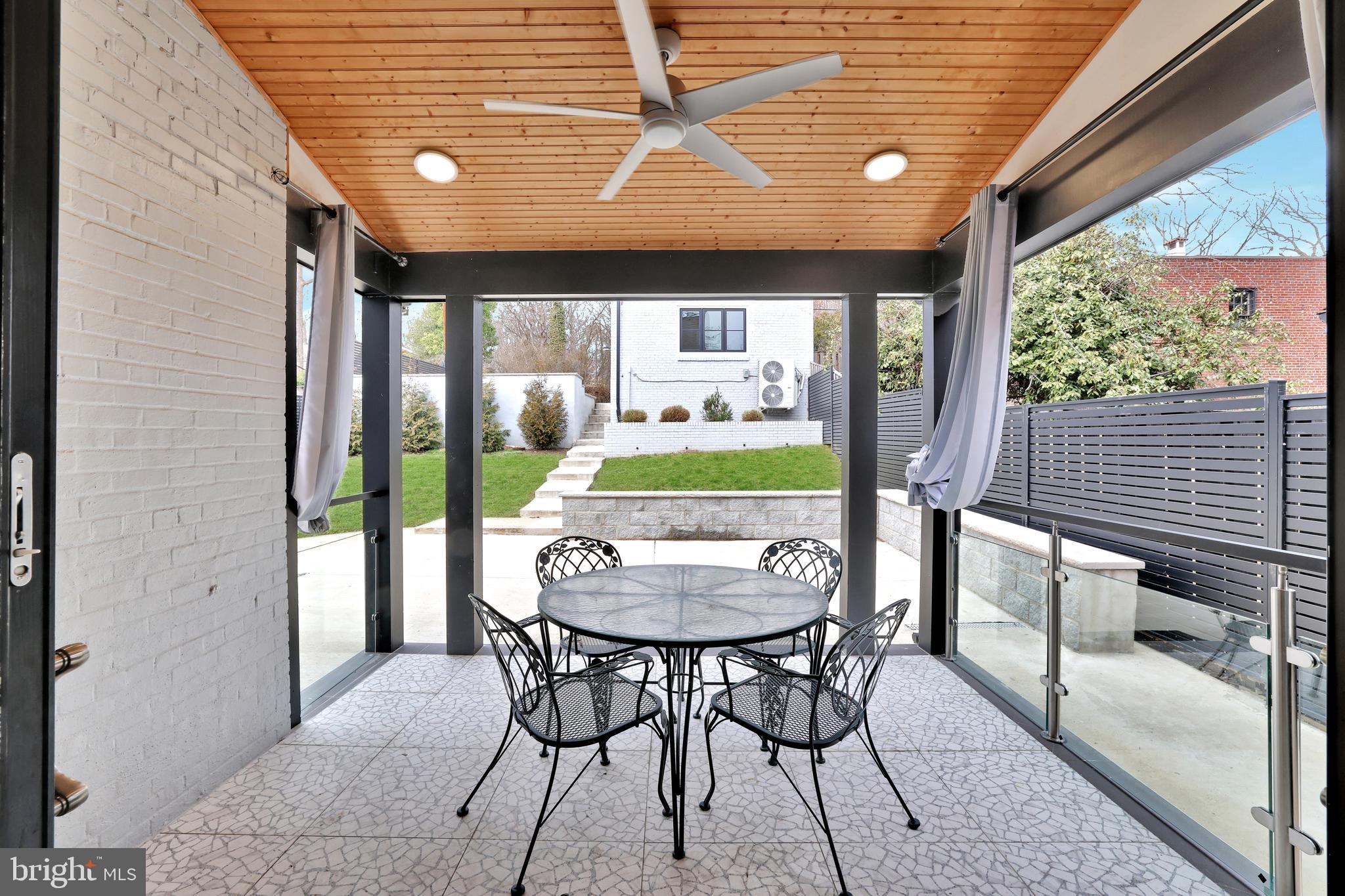 CRESTWOOD - Residential Lease