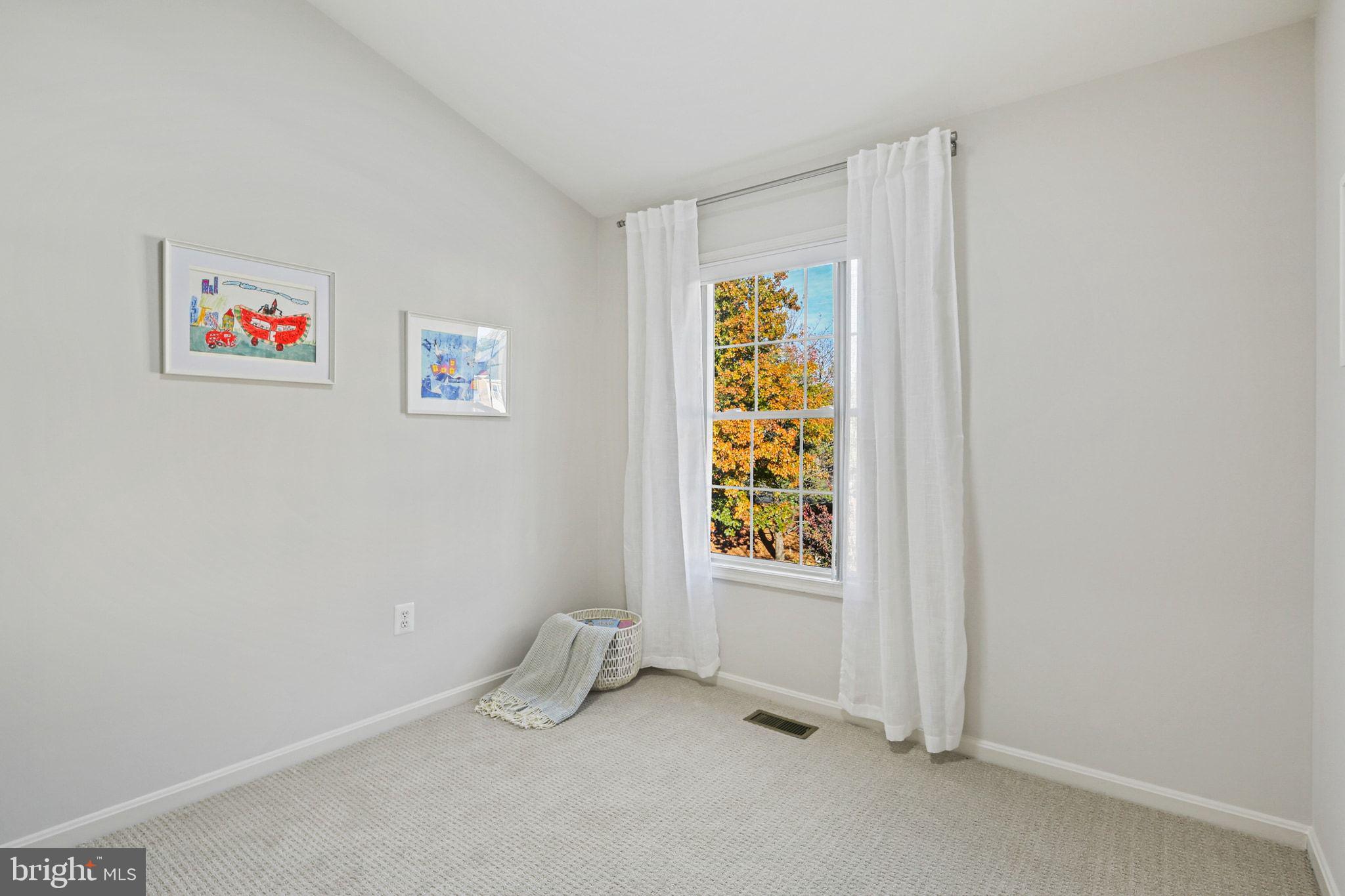 MDG CORPORATE CENTER - Residential