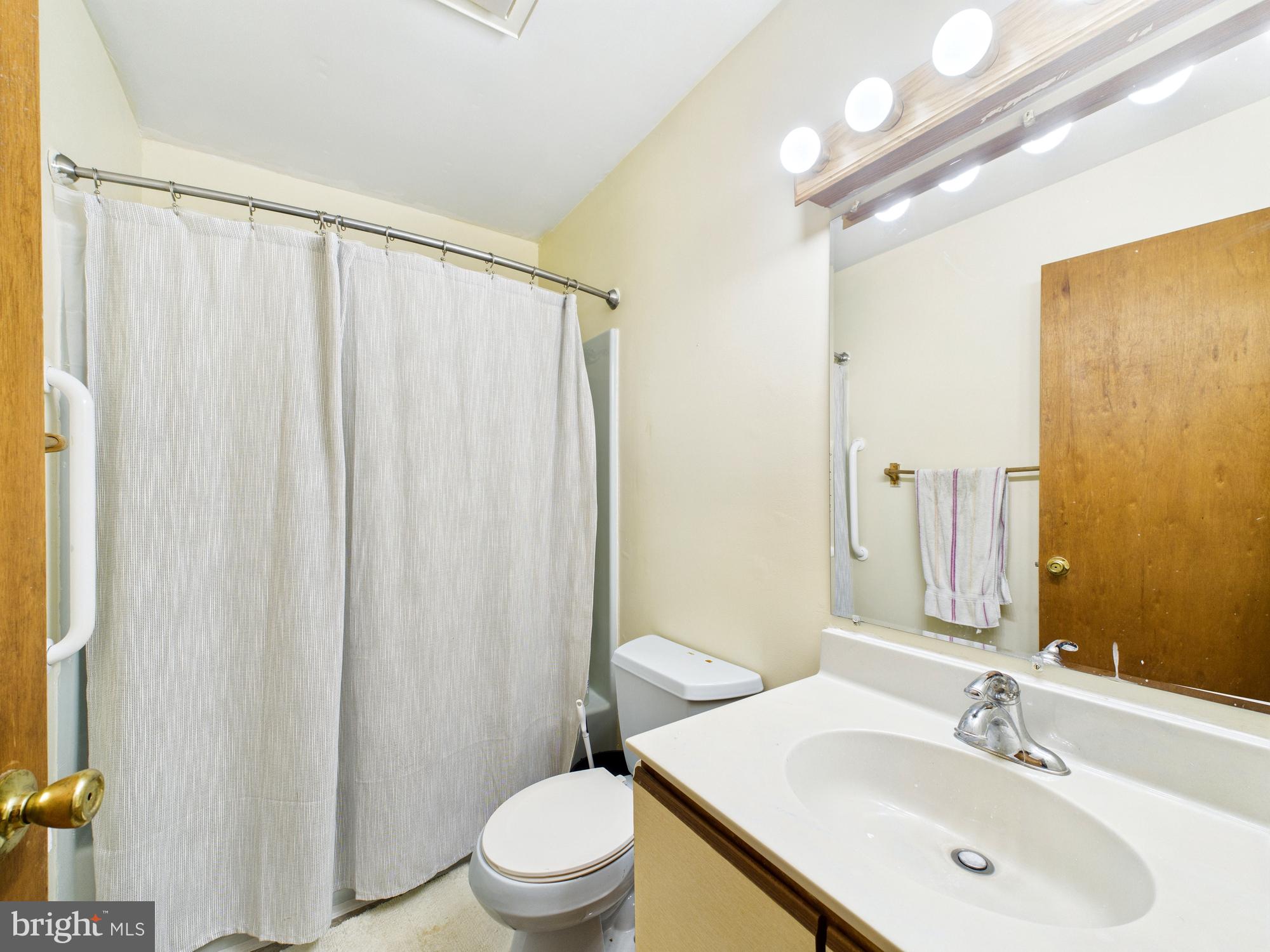 ANGOLA BY THE BAY - Residential