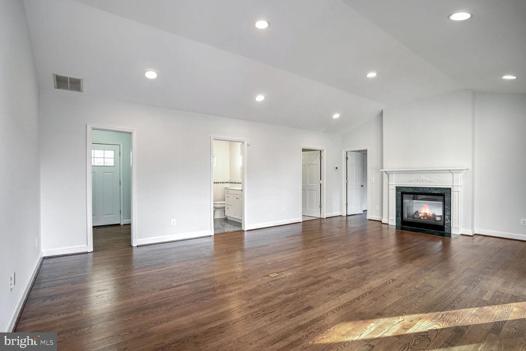 AMERICAN UNIVERSITY PARK - Residential