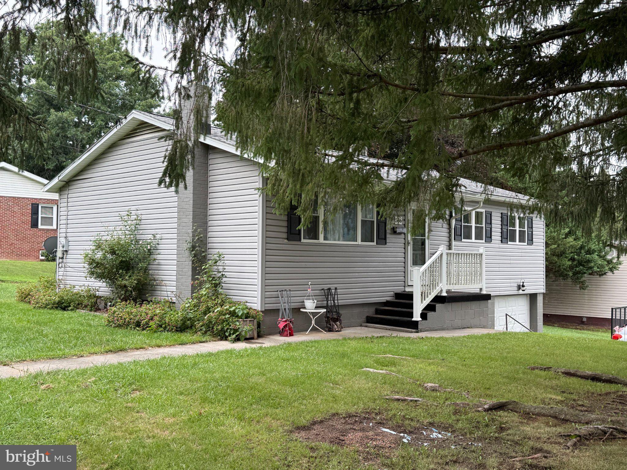 586 CENTRAL AVENUE
