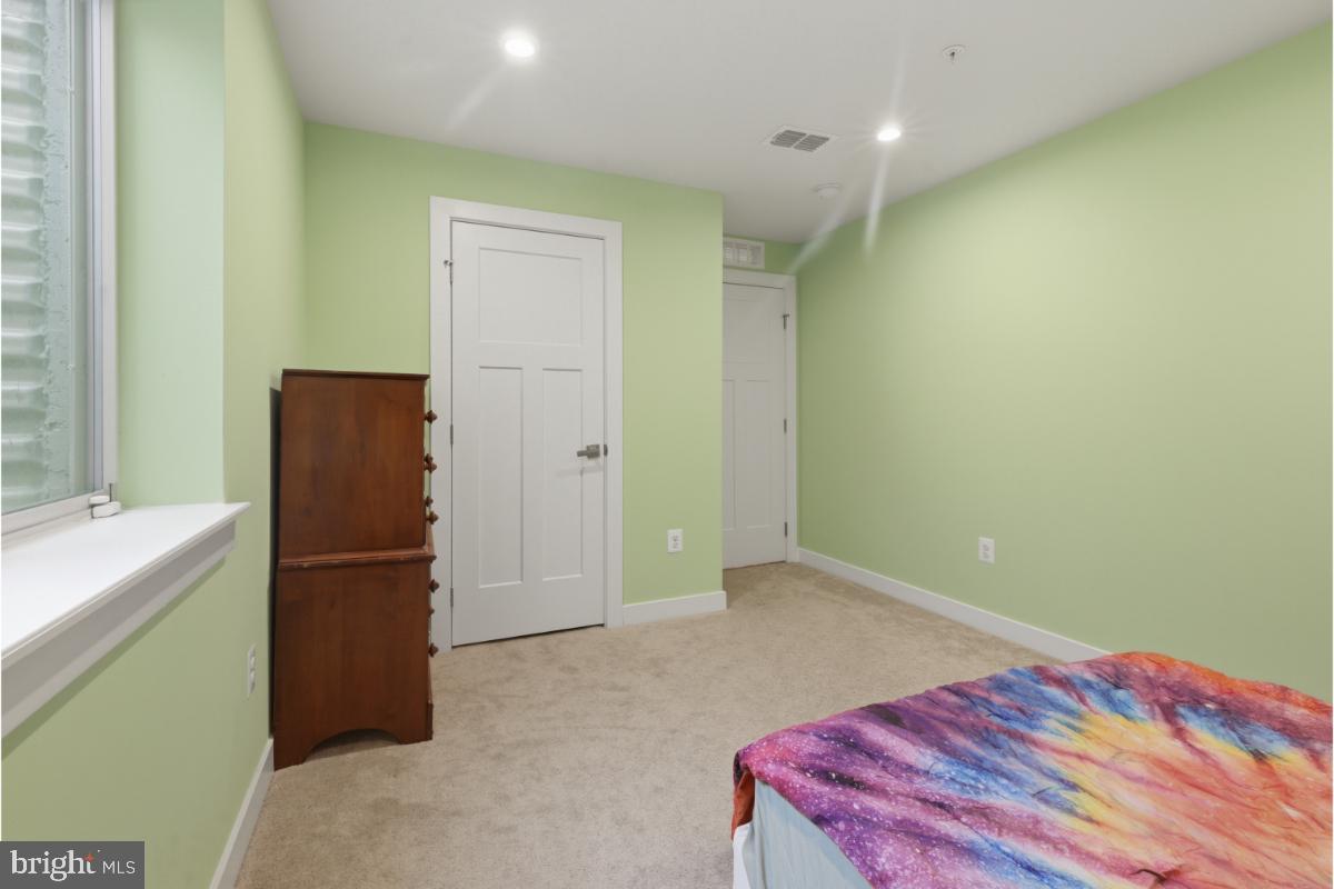 BROOKFIELD - Residential