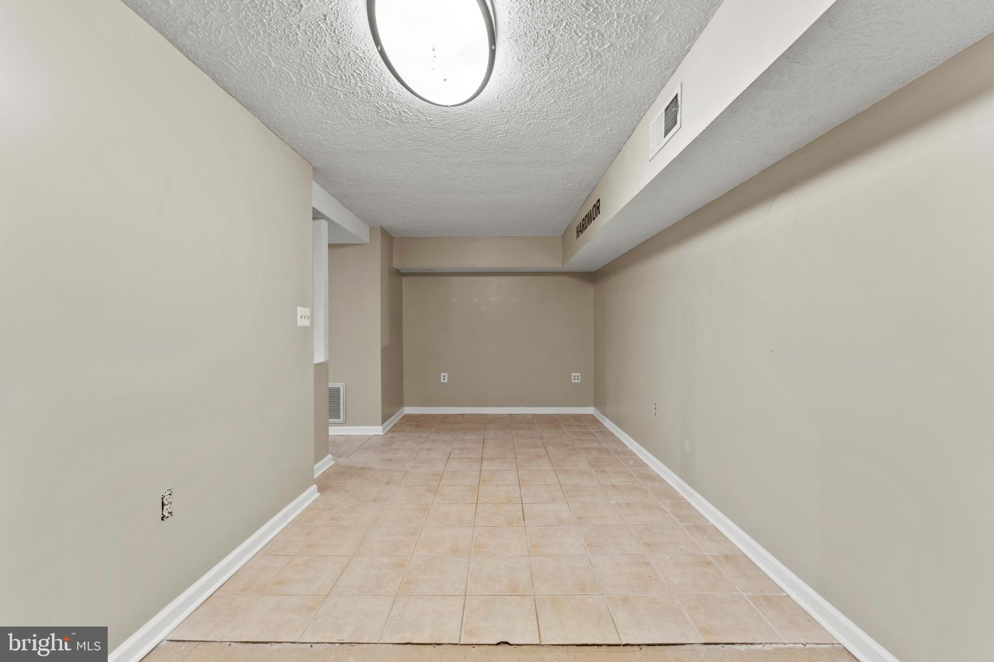 HARBOUR OAKS - Residential