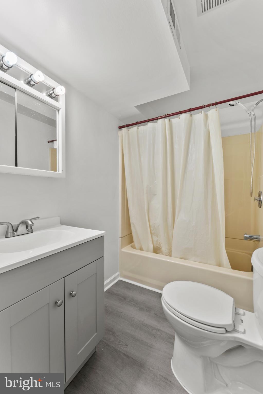 HARBOUR OAKS - Residential