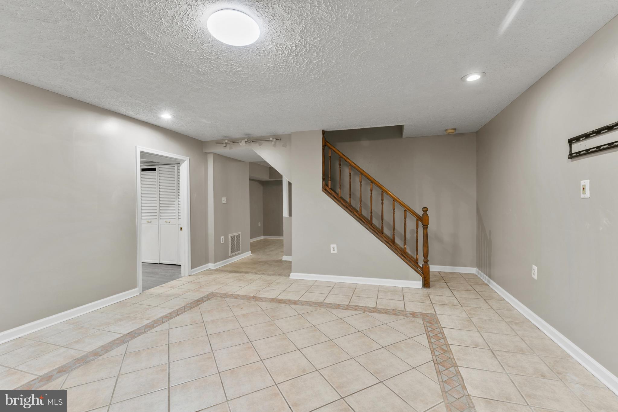 HARBOUR OAKS - Residential