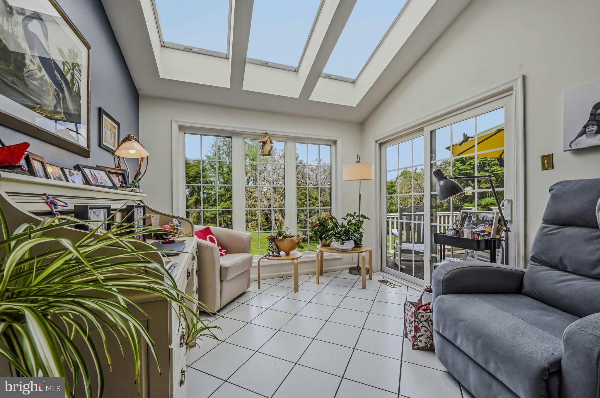 PONDS EDGE - Residential