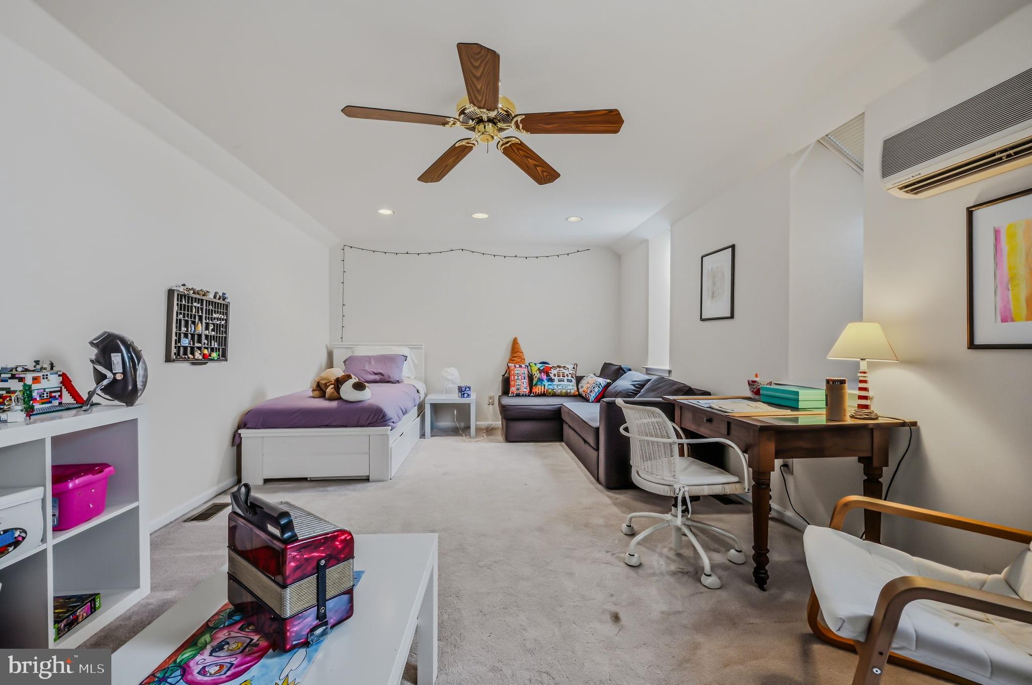 PONDS EDGE - Residential