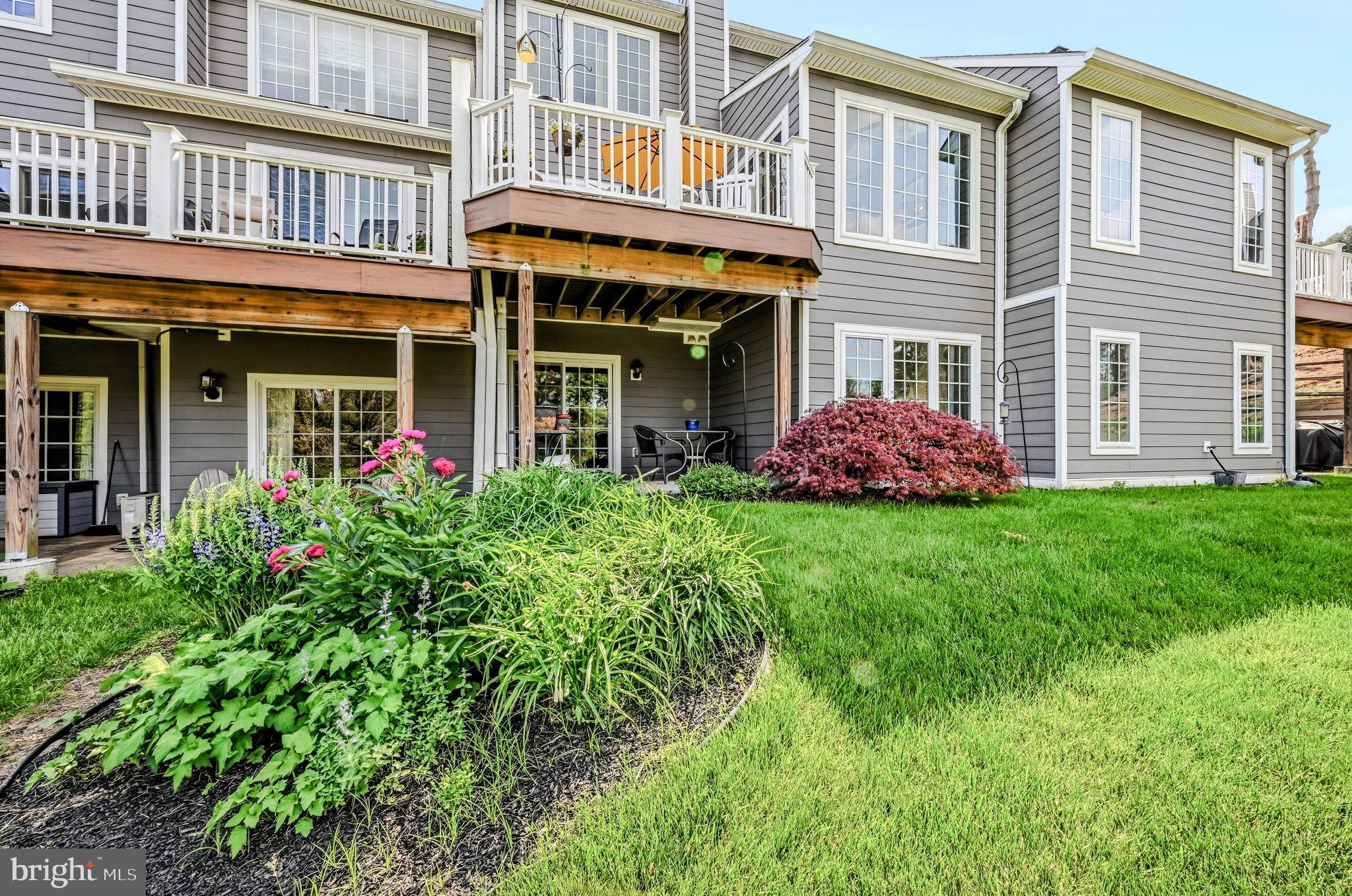 PONDS EDGE - Residential