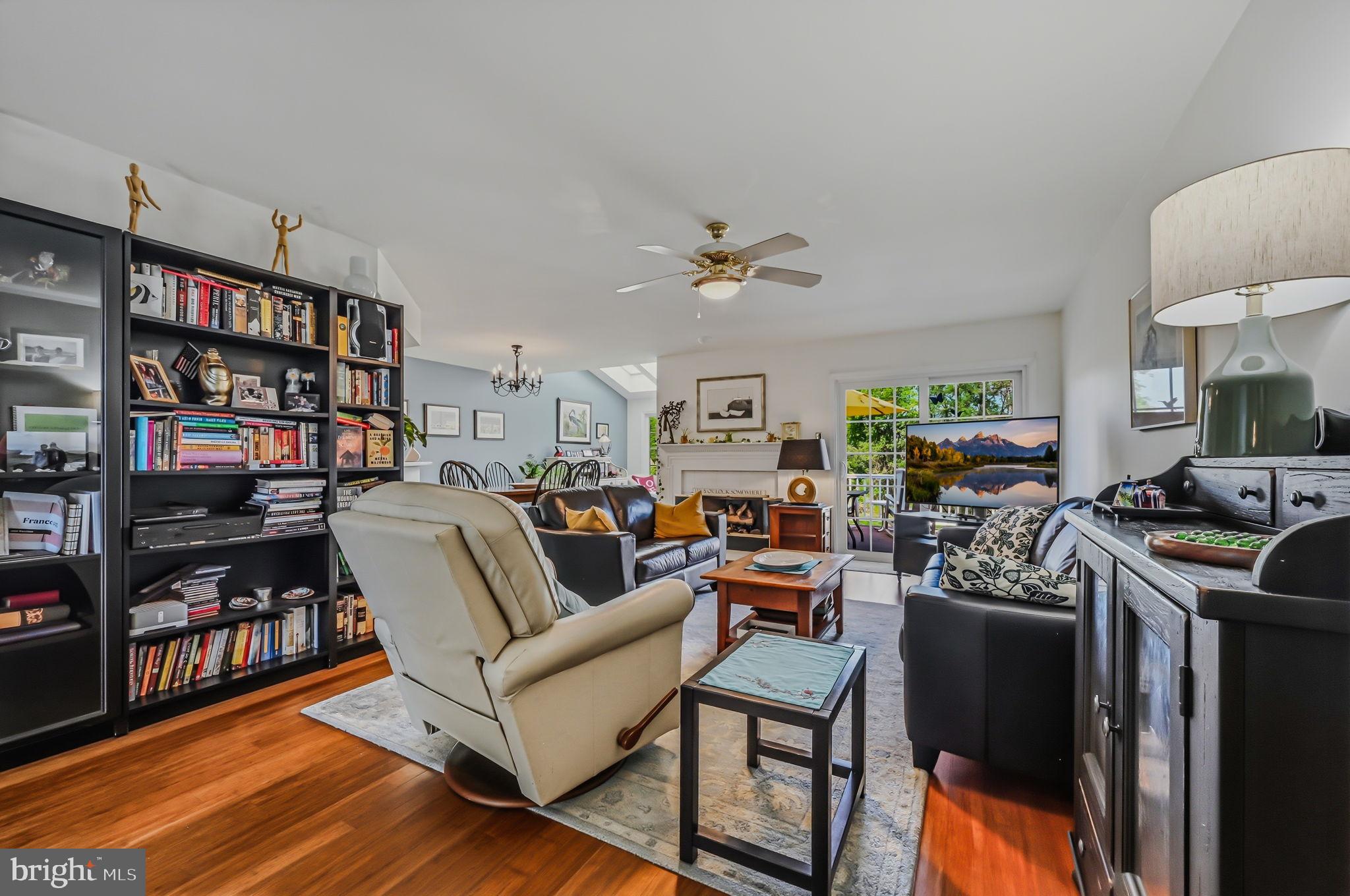 PONDS EDGE - Residential