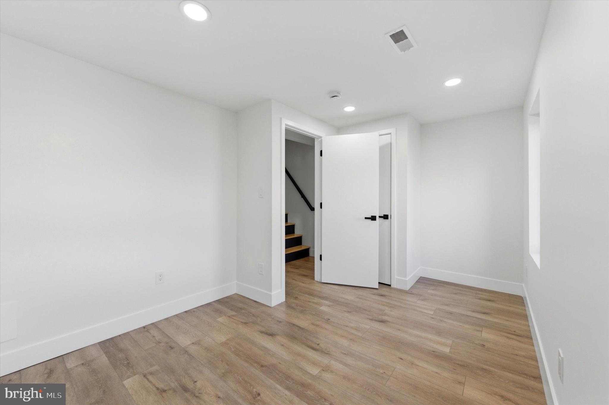 KENSINGTON - Residential