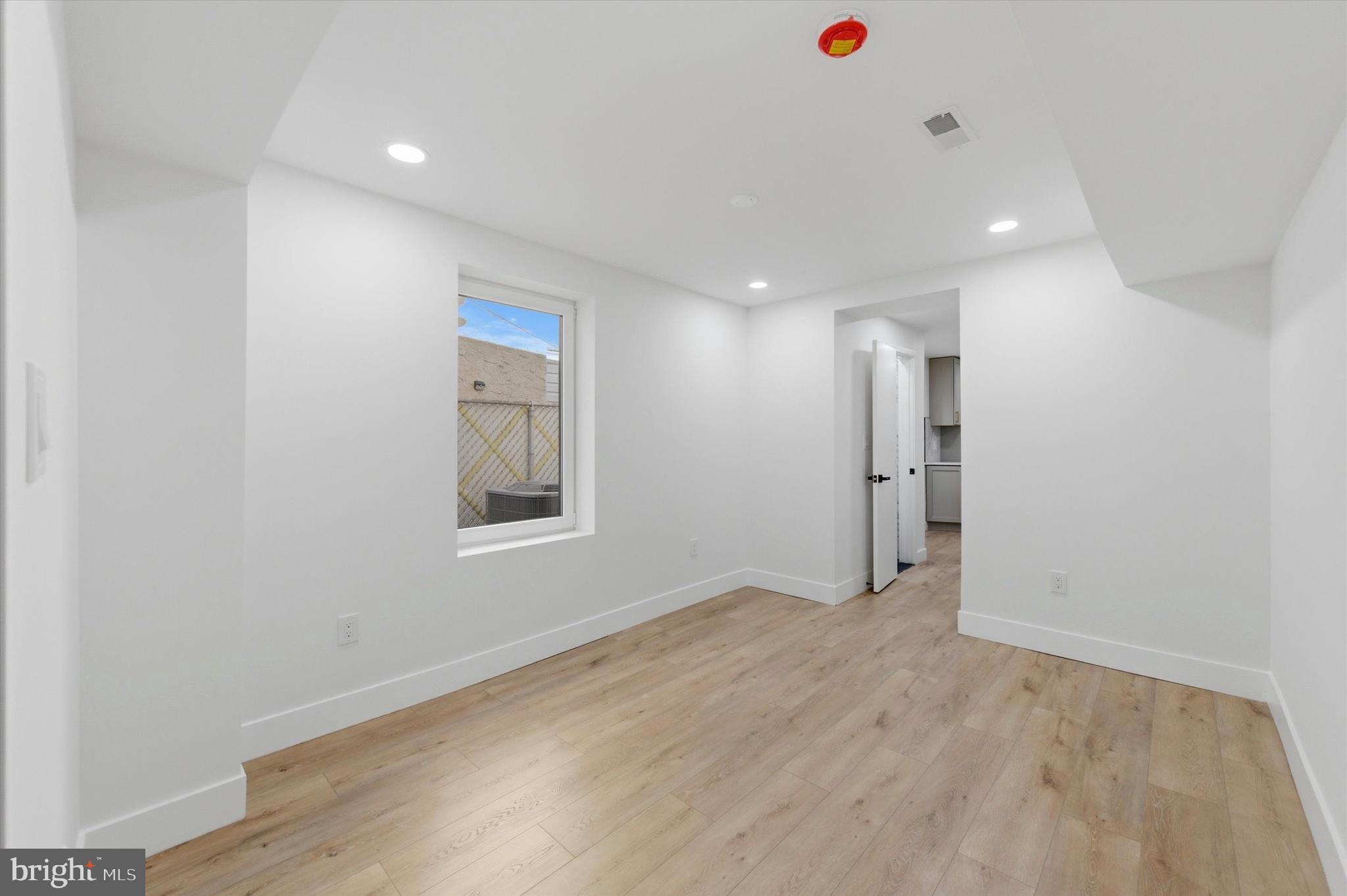 KENSINGTON - Residential