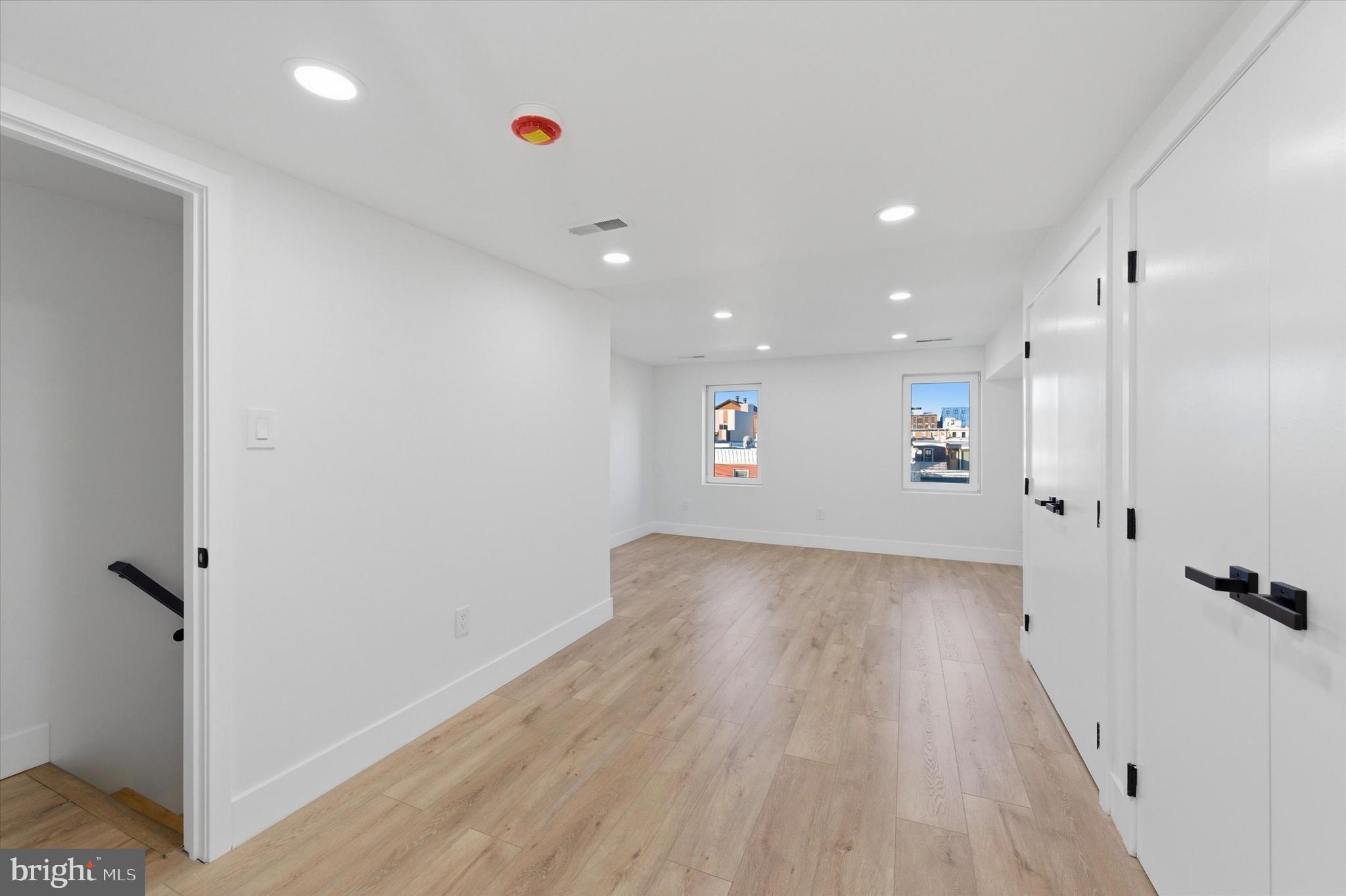 KENSINGTON - Residential