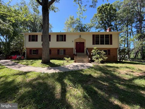 Photo of 4300 Roberts Avenue, ANNANDALE, VA 22003 (MLS # VAFX2315710)