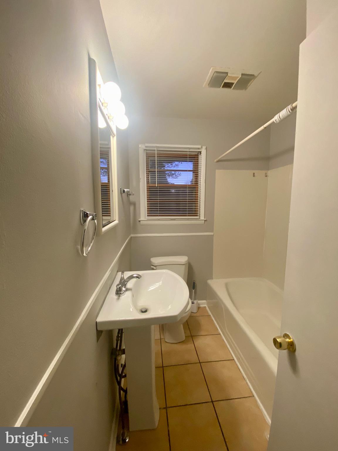 HILL N DALE - Residential Lease