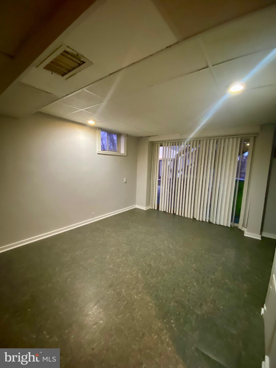 HILL N DALE - Residential Lease