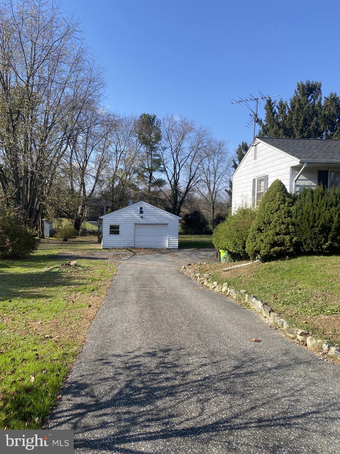 HILL N DALE - Residential Lease