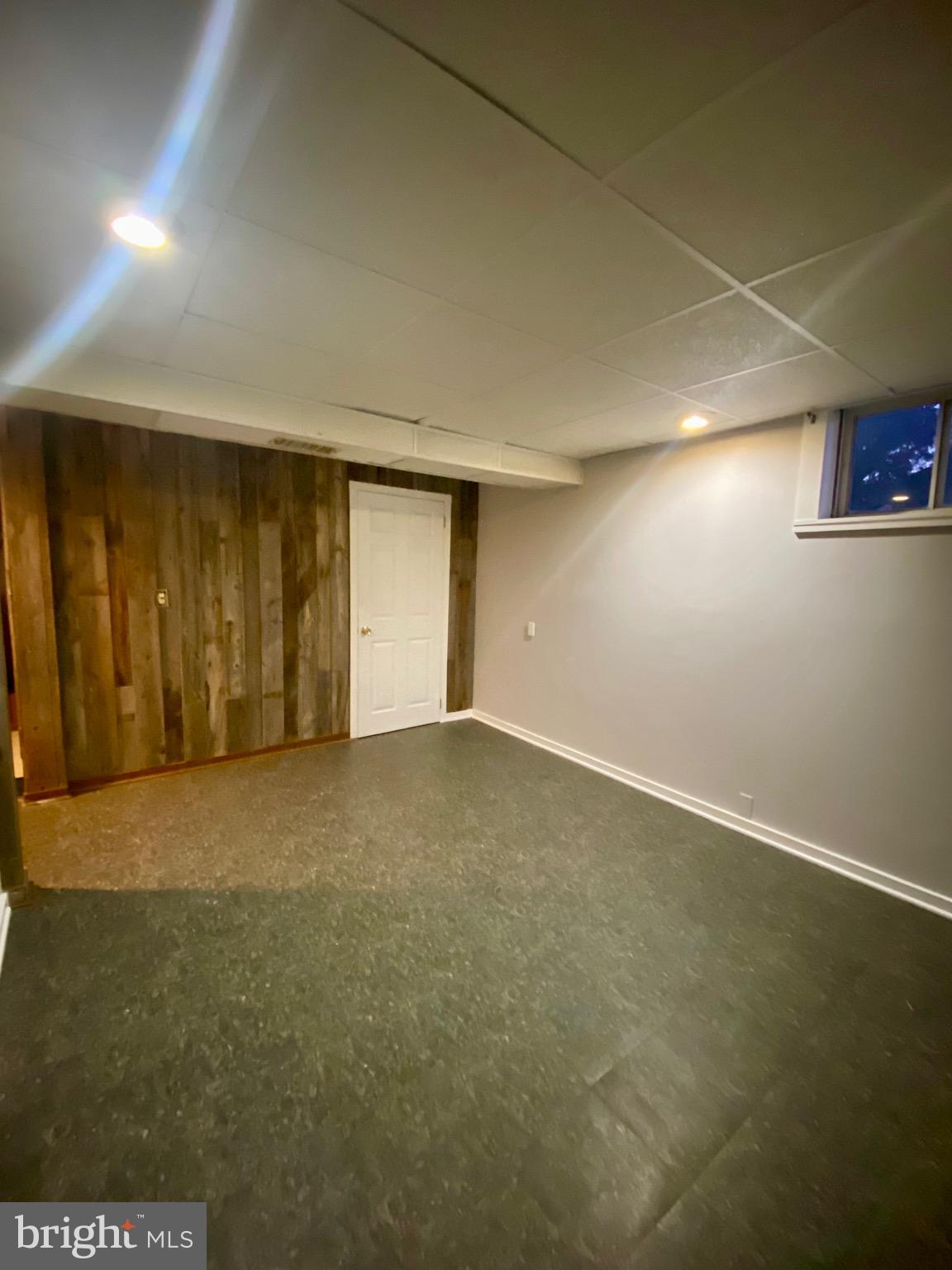 HILL N DALE - Residential Lease