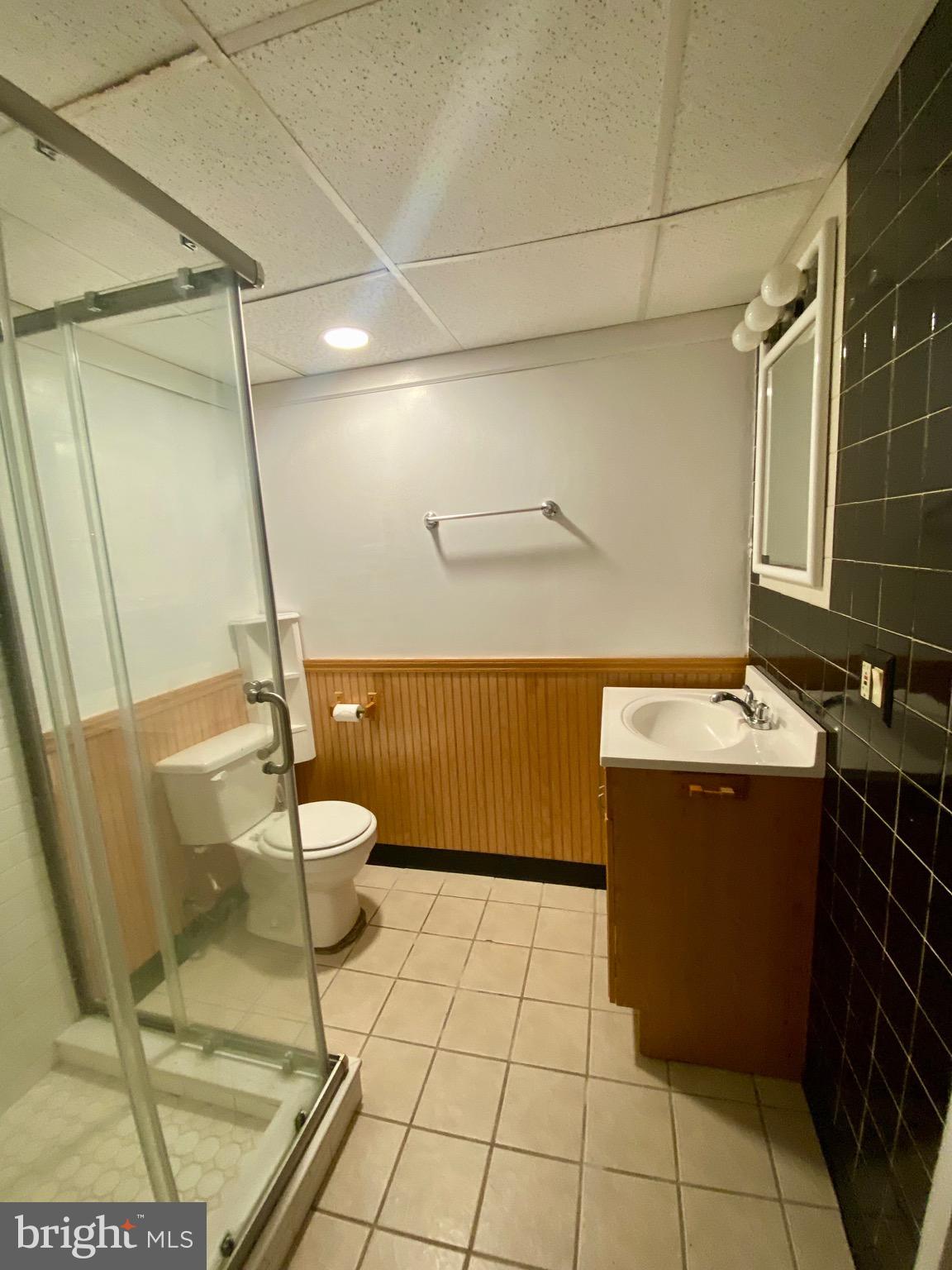 HILL N DALE - Residential Lease