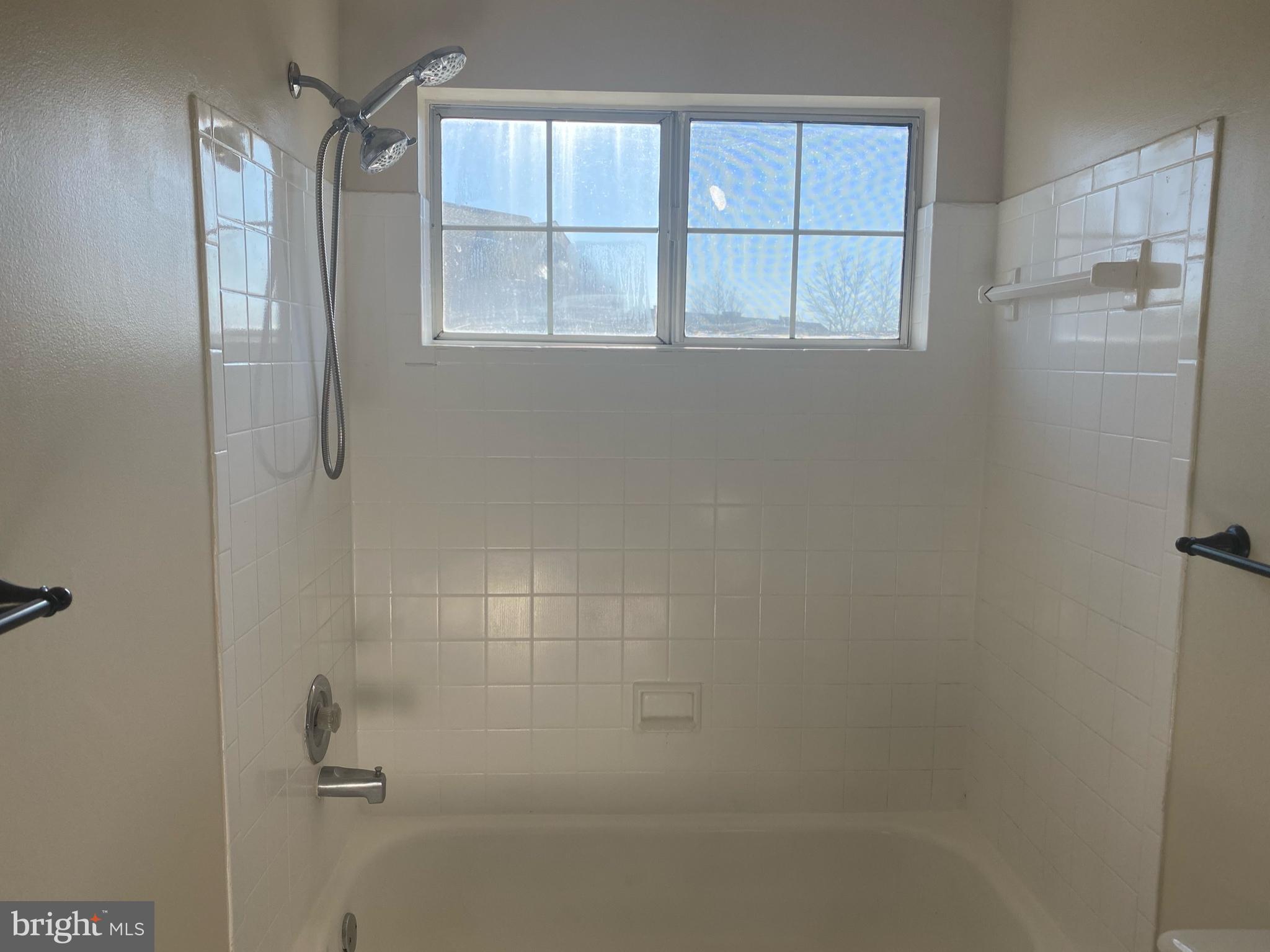 VISTAS 2 AT LAUREL - Residential