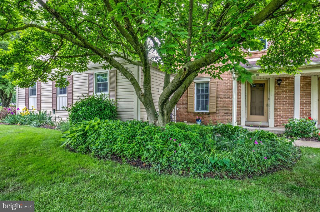 Photo of 70 Ashlea Ville, New Holland, PA 17557 (MLS # PALA2051252)