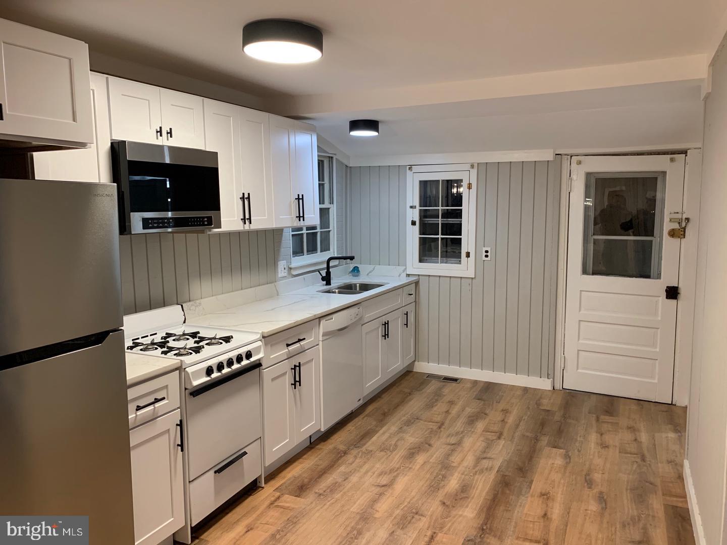 BAY CREST - Residential Lease