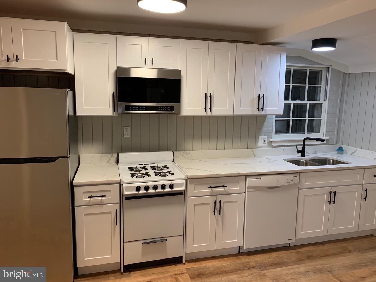 BAY CREST - Residential Lease