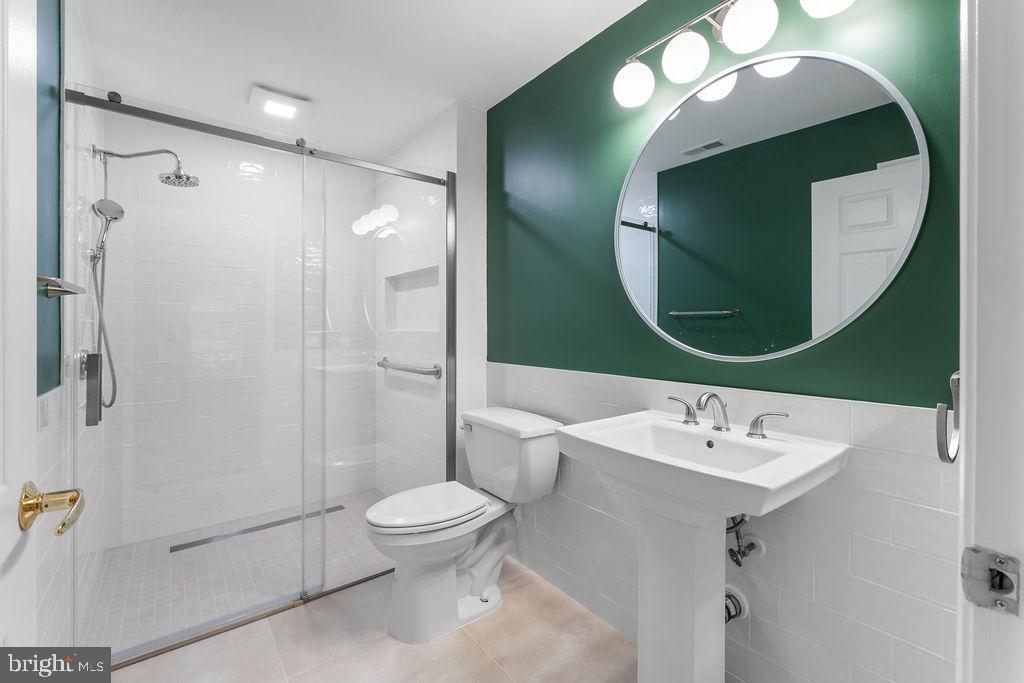 BRISTOL GREEN - Residential Lease