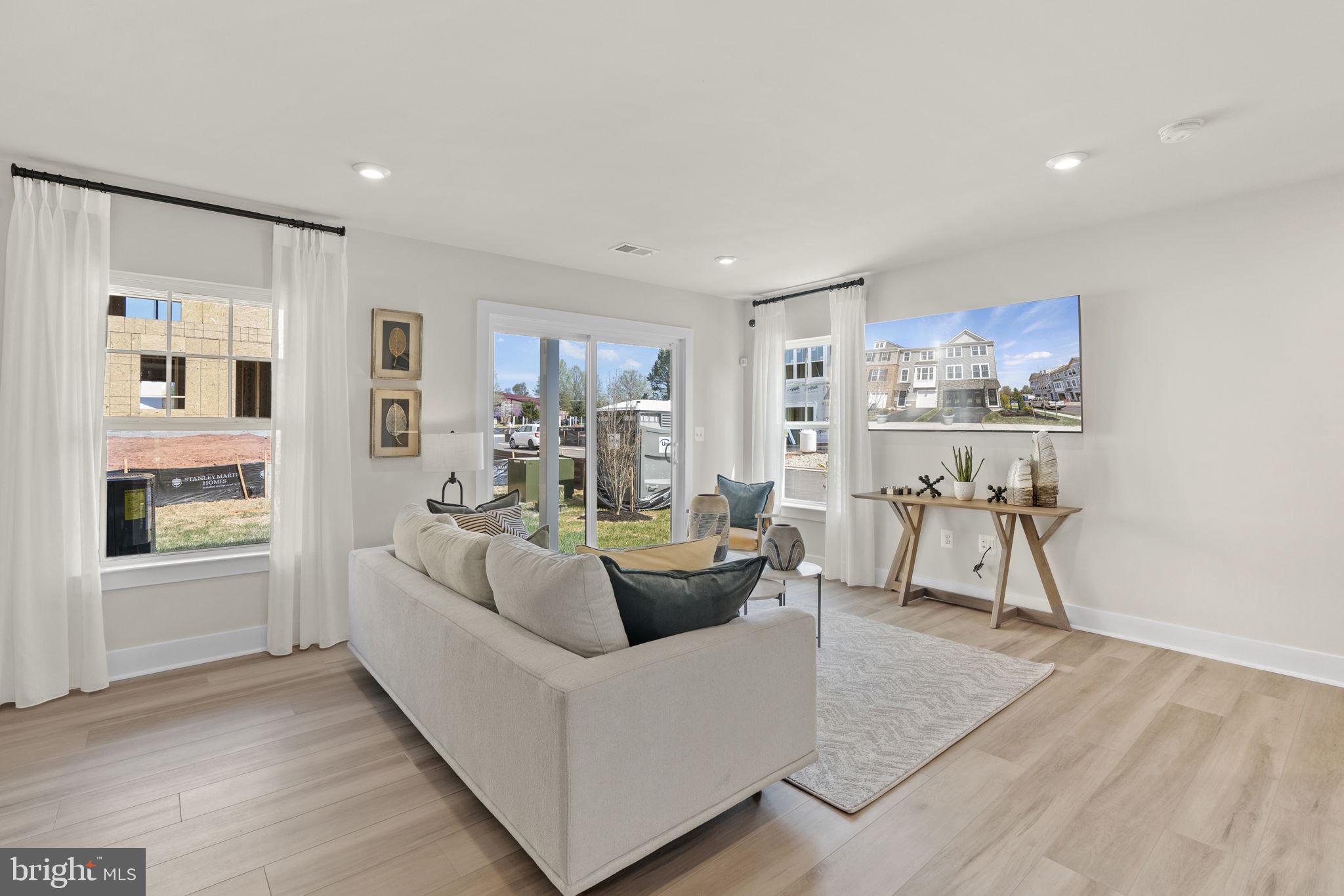 BRADLEY SQUARE - Residential