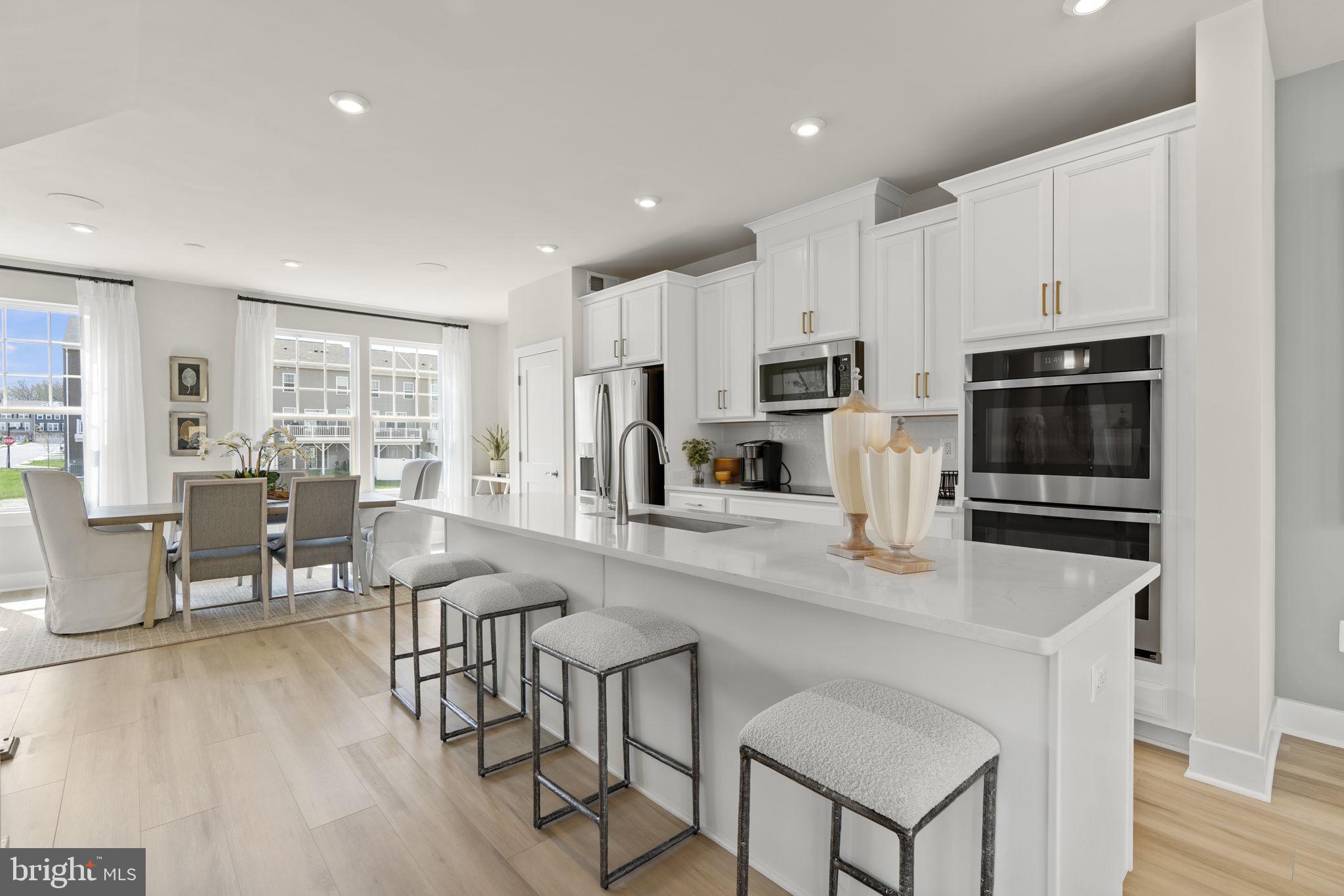 BRADLEY SQUARE - Residential