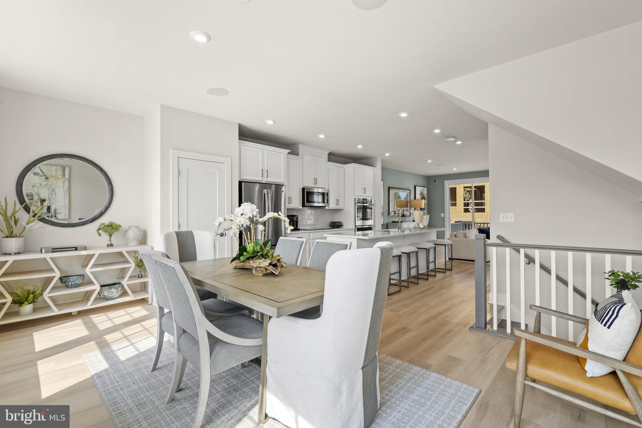 BRADLEY SQUARE - Residential