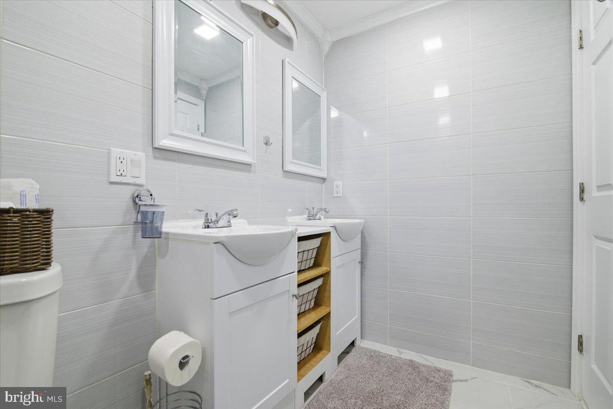 ARROWHEAD LAKE - Residential