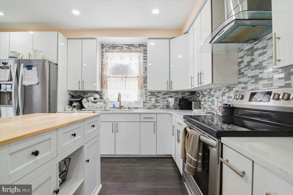 ARROWHEAD LAKE - Residential