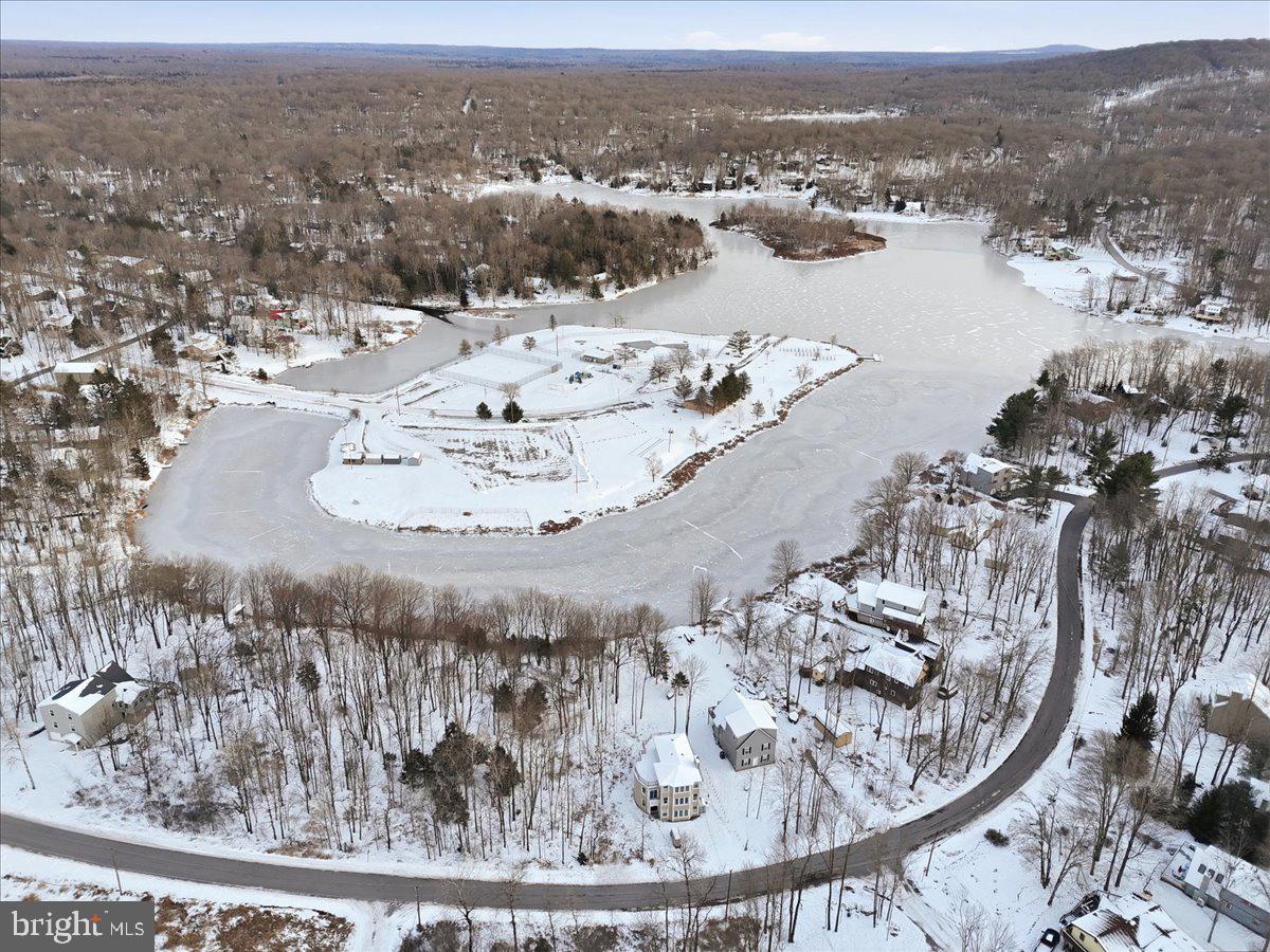 ARROWHEAD LAKE - Residential