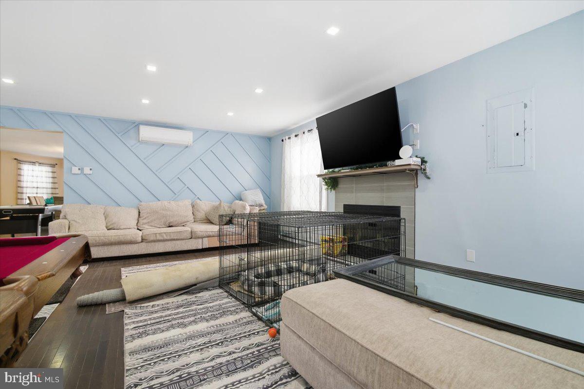 ARROWHEAD LAKE - Residential