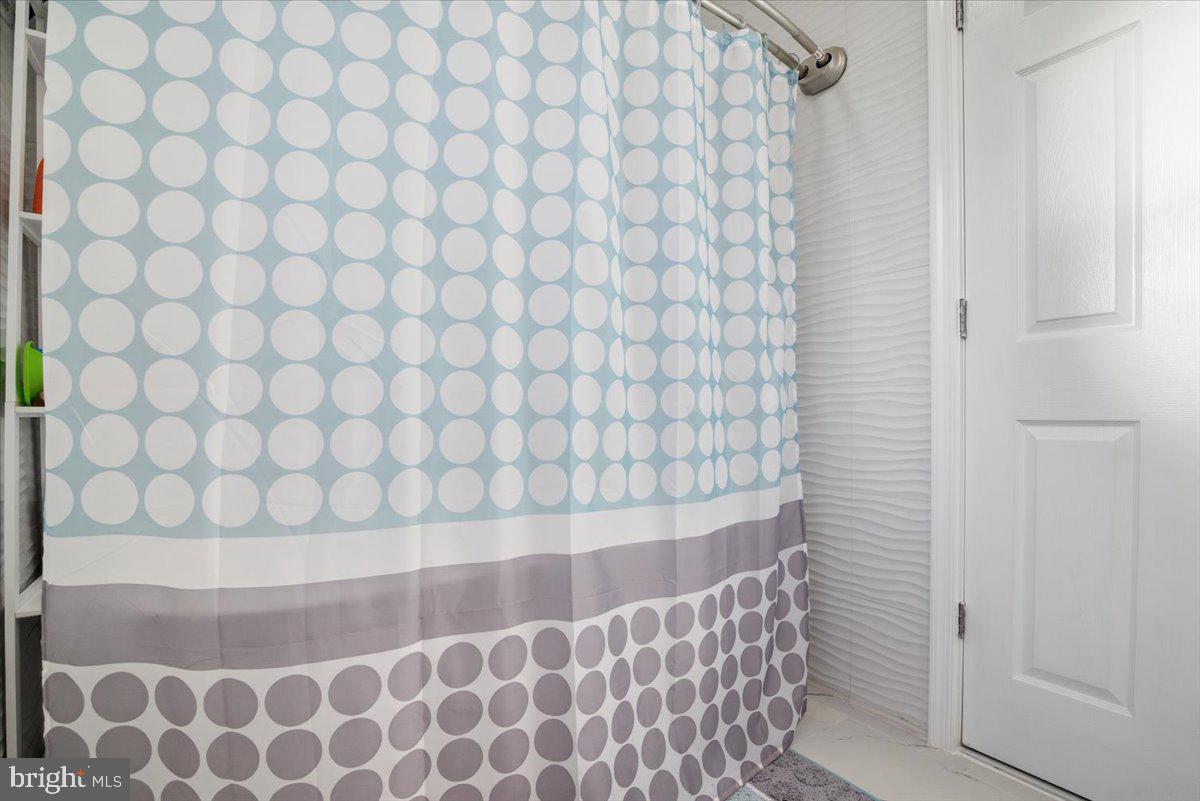 ARROWHEAD LAKE - Residential