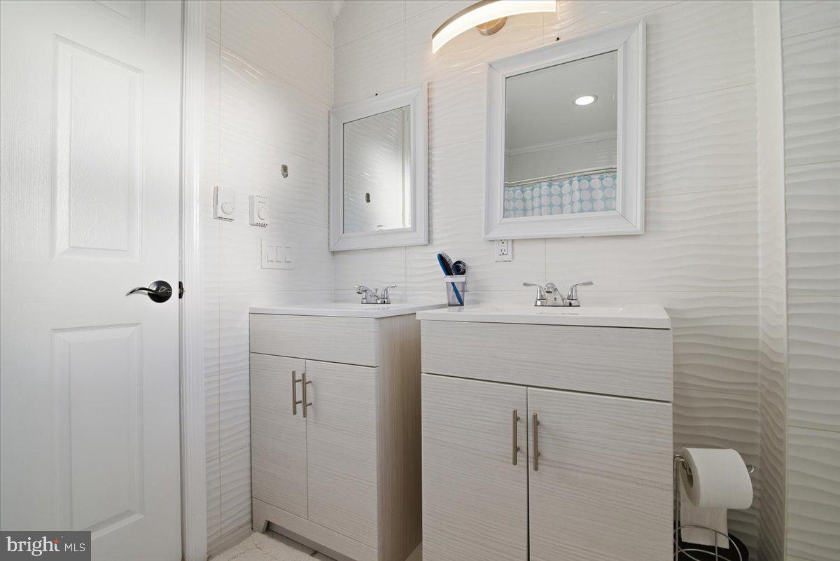 ARROWHEAD LAKE - Residential