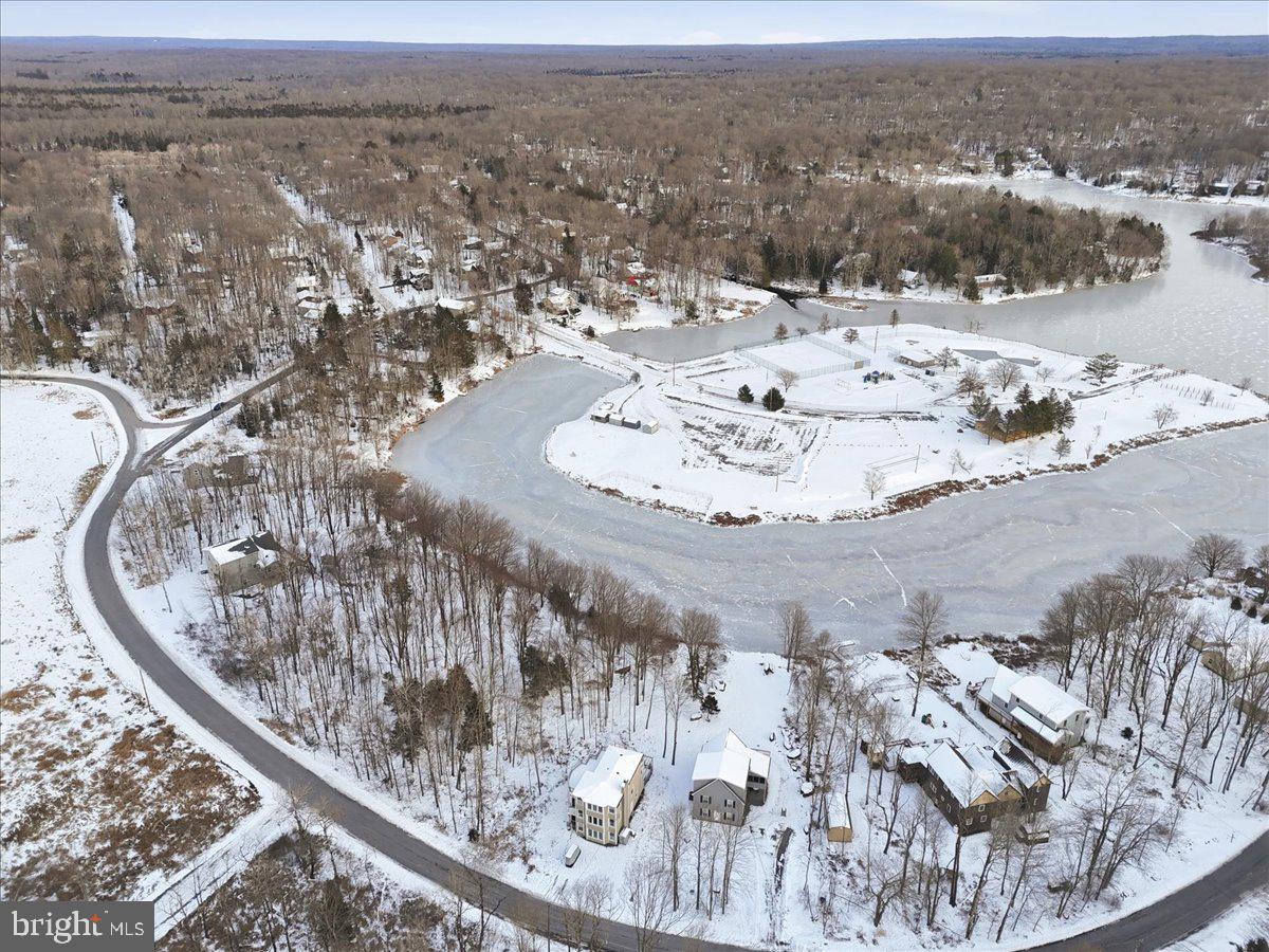 ARROWHEAD LAKE - Residential