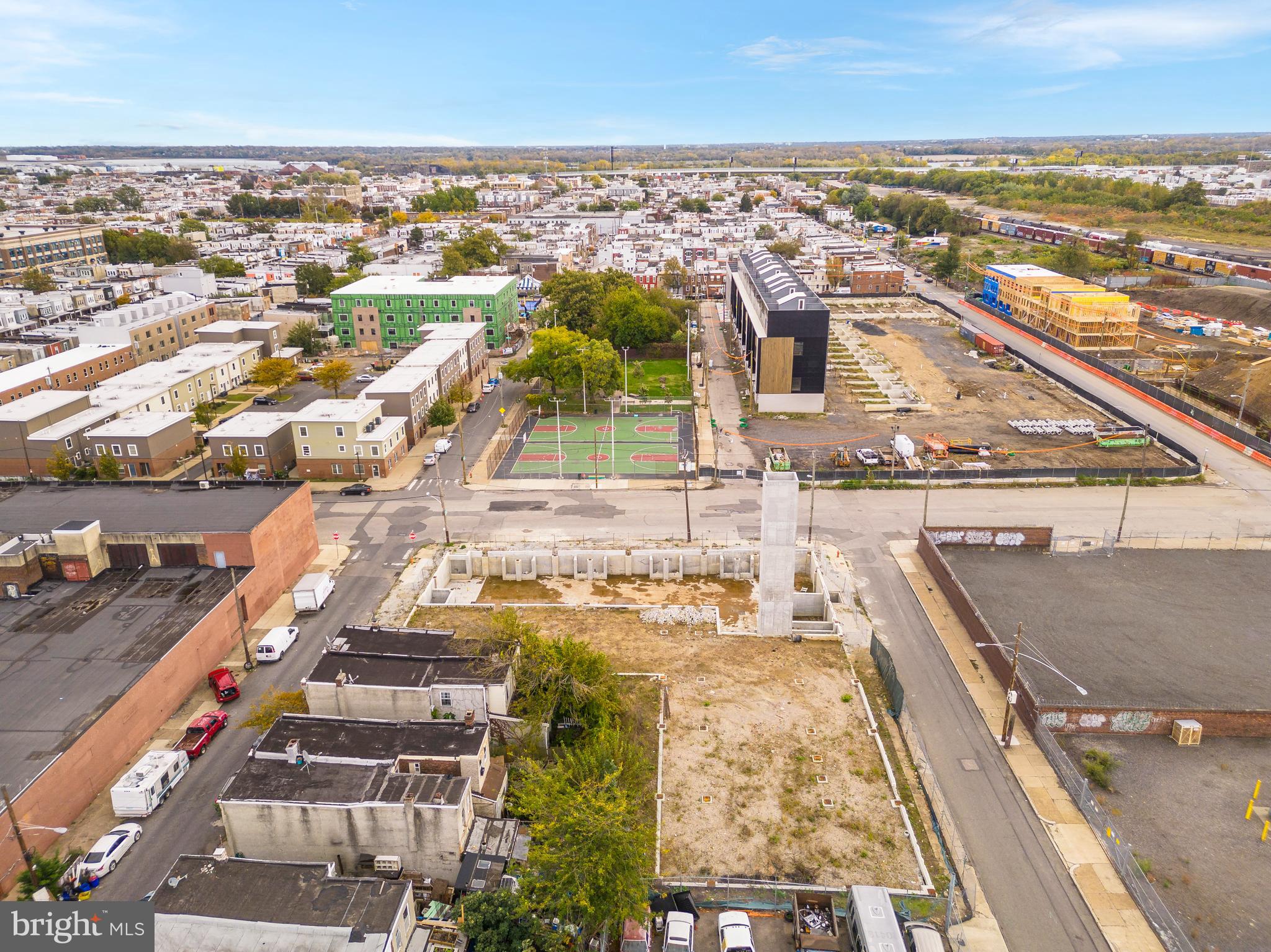 PORT RICHMOND - Land