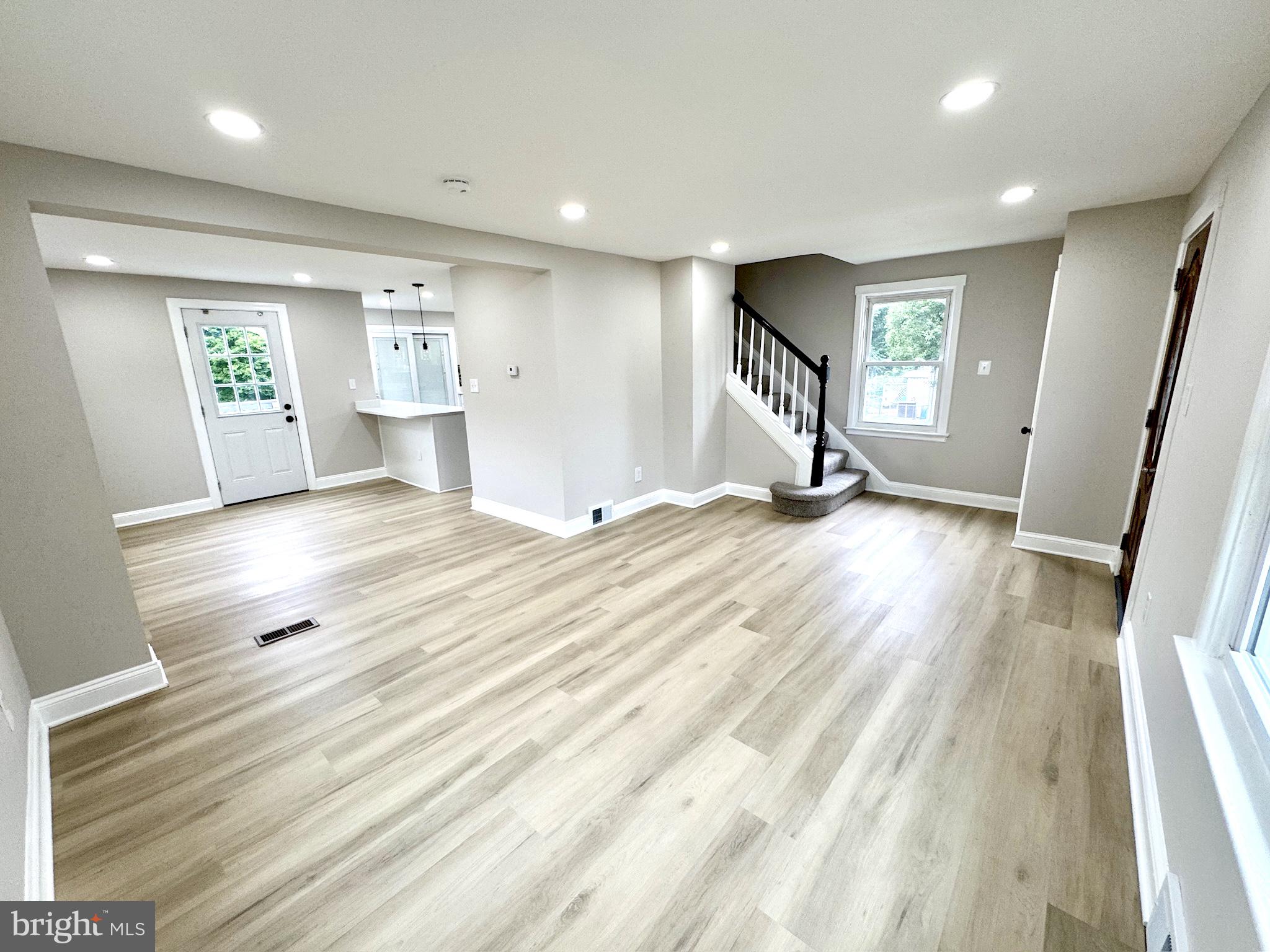1231 POPLAR AVENUE