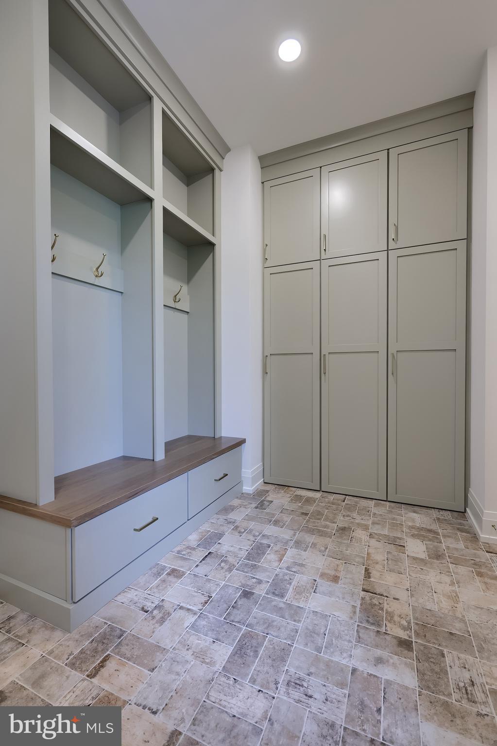 GLENDALE ESTATES - Residential