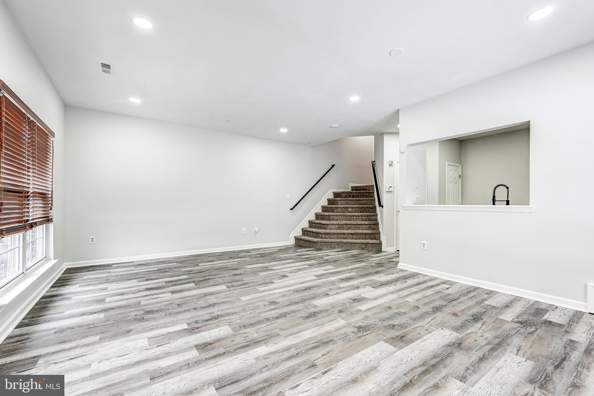 SEVEN OAKS - Residential