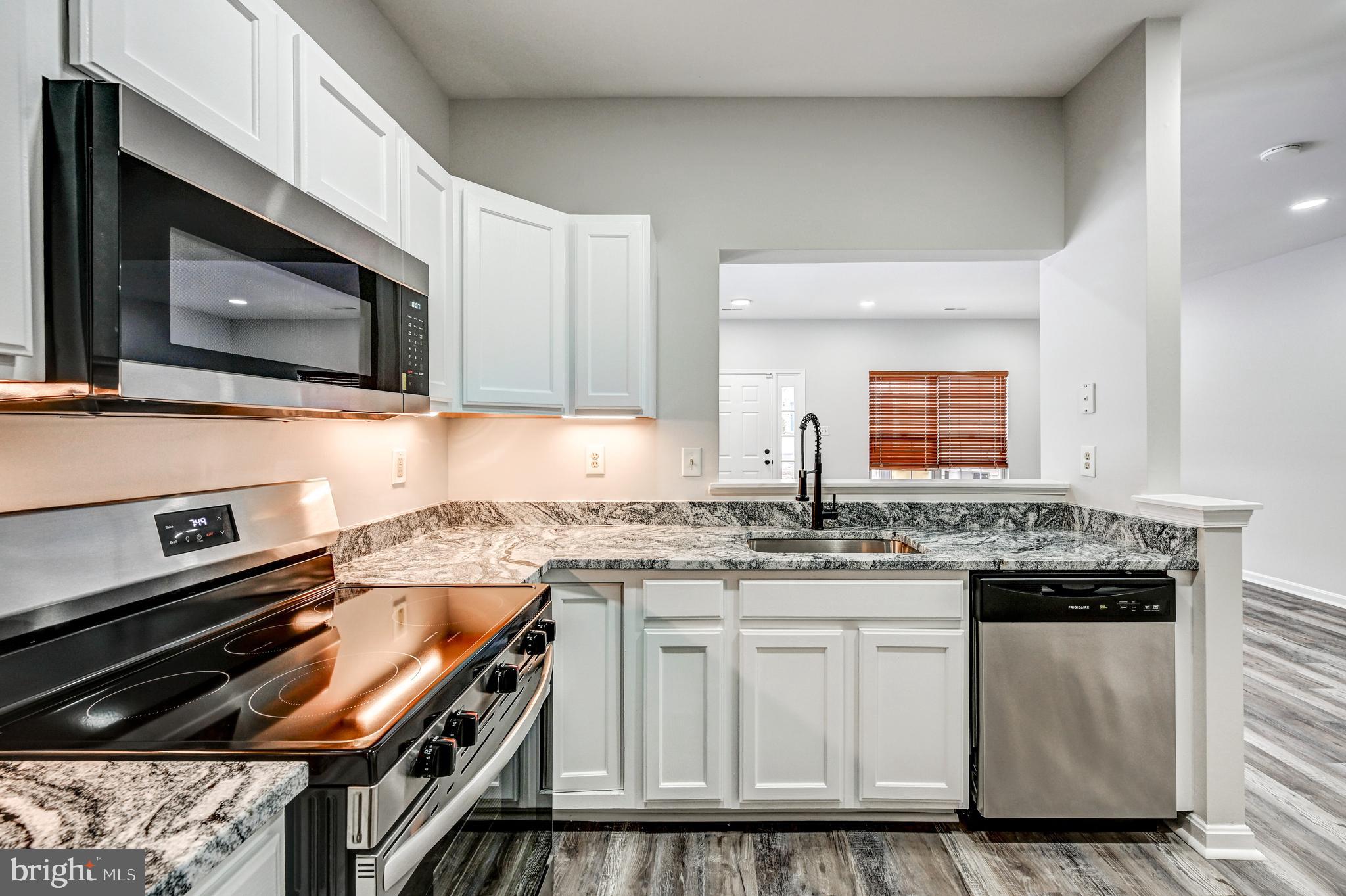 SEVEN OAKS - Residential