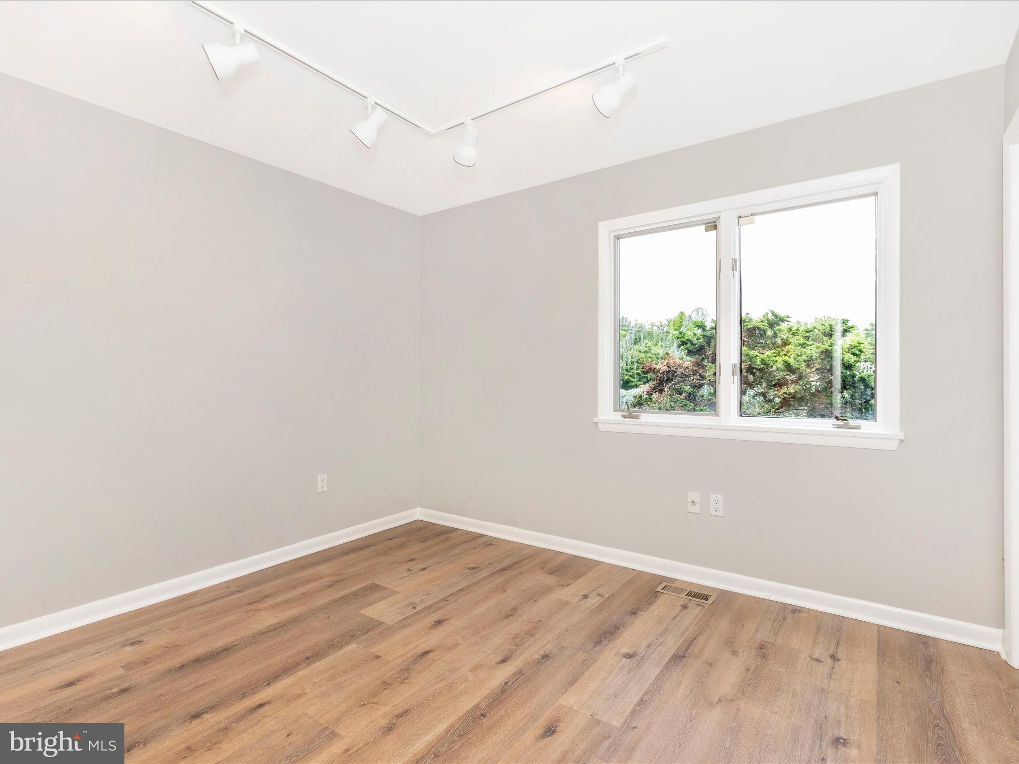 DARNESTOWN OUTSIDE - Residential