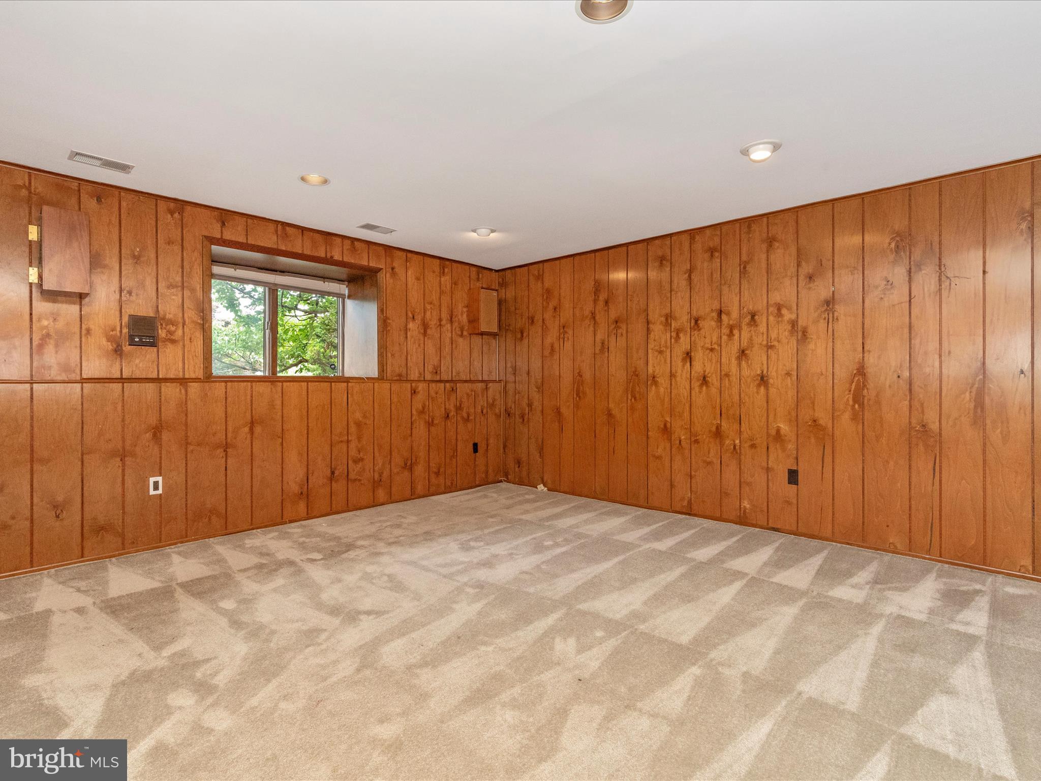 DARNESTOWN OUTSIDE - Residential