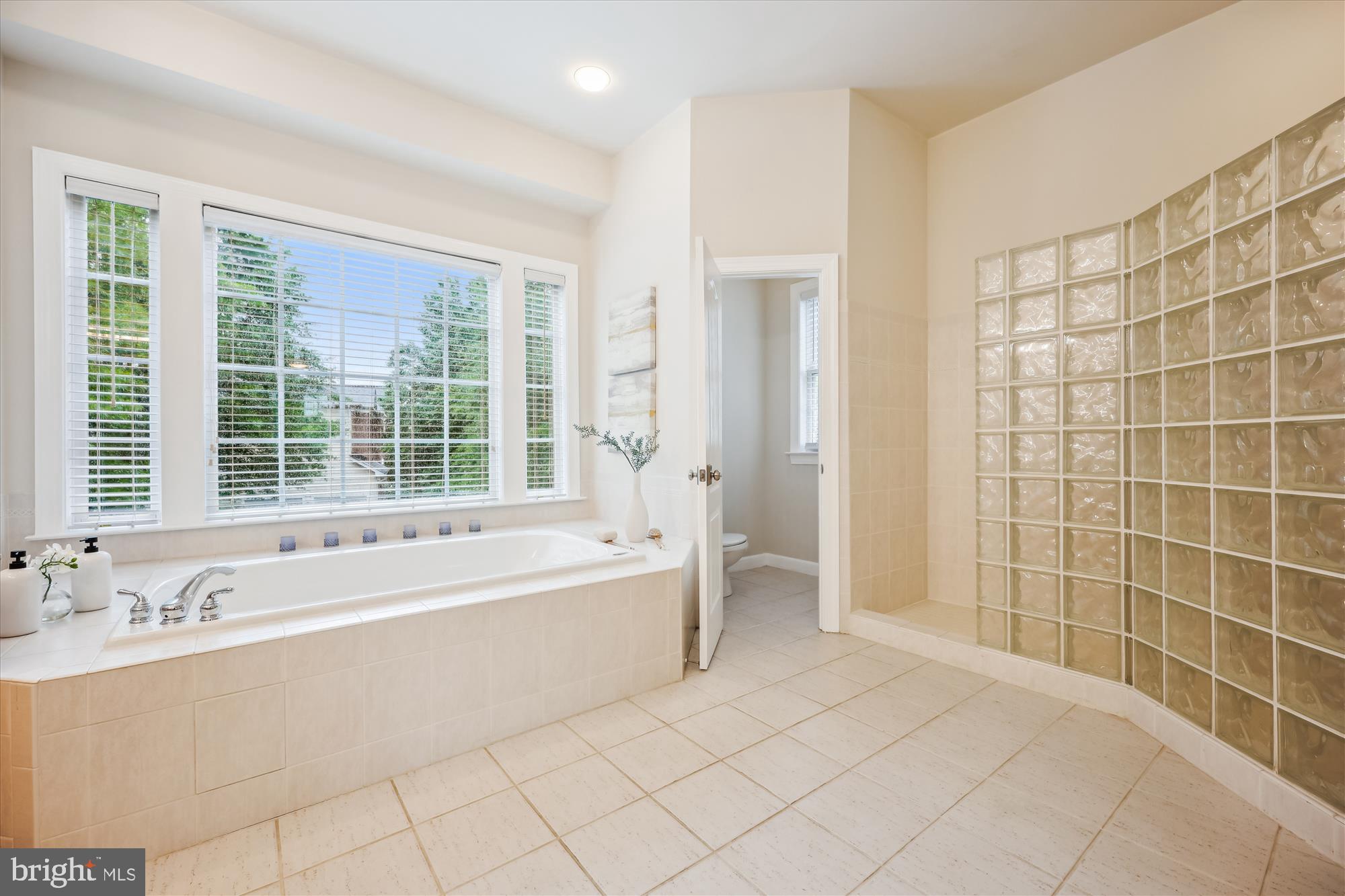 ROSE HILL - Residential