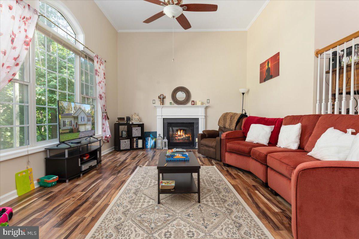 LAKE FRONT ROYAL - Residential