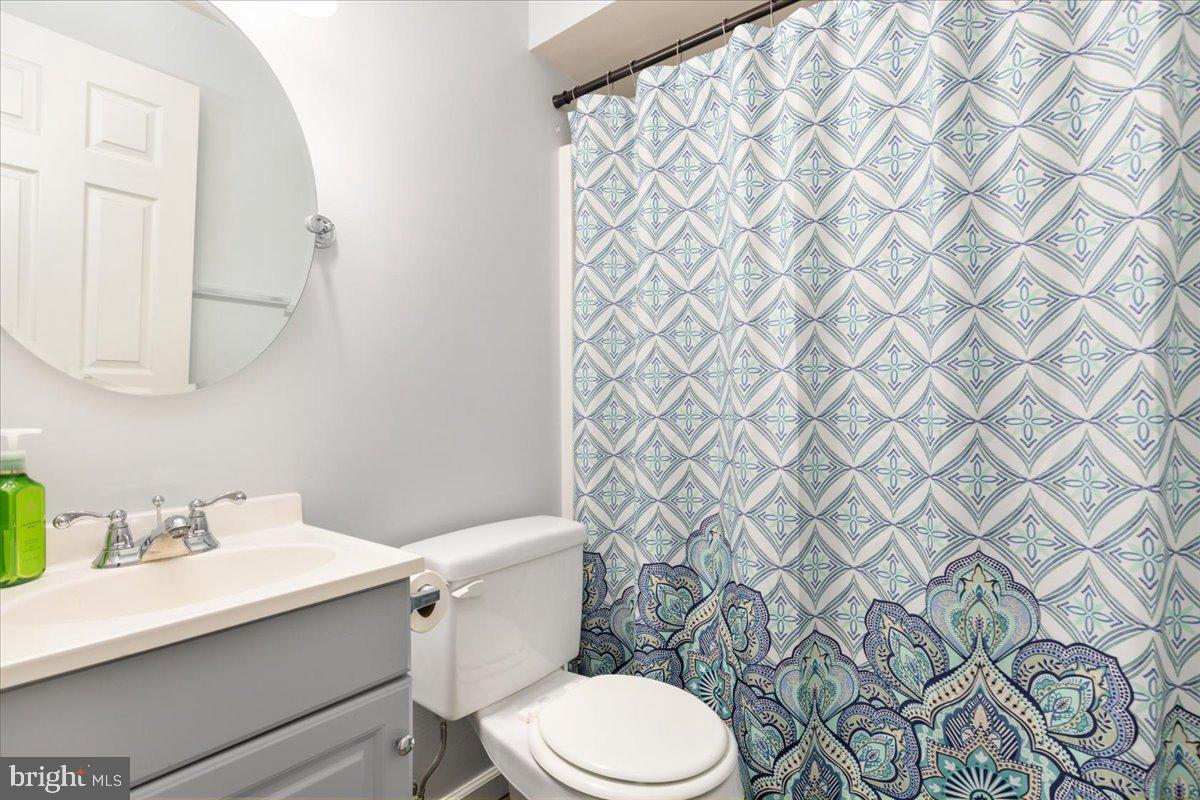 LAKE FRONT ROYAL - Residential